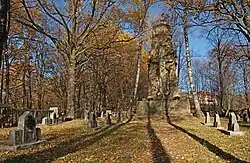 Widok na pomnik główny