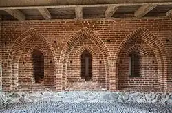 Strzelnice w przyziemiu wieży bramnej