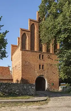 Wieża bramna od strony zewnętrznej