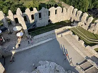 Dziedziniec po rekonstrukcji