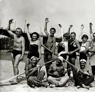 Wioślarze Makabi nad Wisłą obok Mostu Poniatowskiego