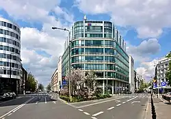 Ulica Krucza (z lewej) u zbiegu z ulicą Mokotowską (z prawej)