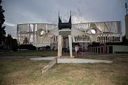 Forma przestrzenna zrealizowana przez Zbigniewa Książkiewicza podczas III Biennale Form Przestrzennych (1969).