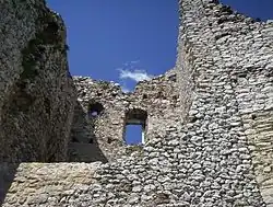 Wnętrza ruin zamkowych (2003)