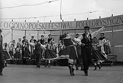 Zespół z Obrytego w strojach kurpiowskich Puszczy Białej