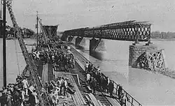 Odbudowa przez Niemców mostu kolejowego pod Cytadelą