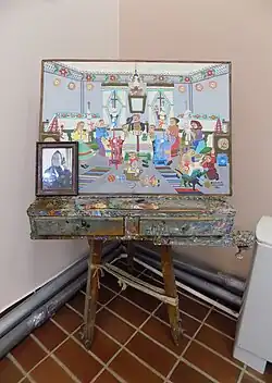 Sztaluga i jeden z obrazów Zuzany Halupovej