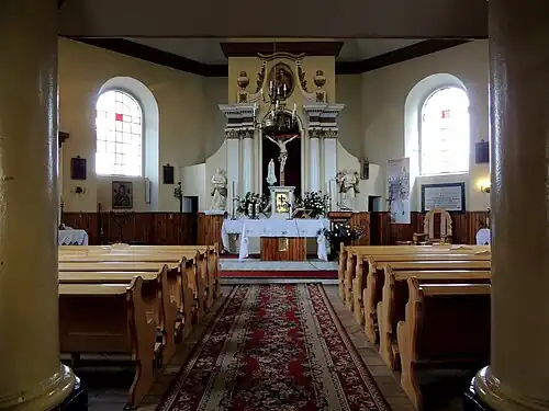 Wnętrze z ołtarzem