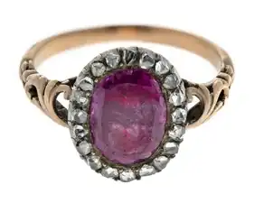 Pierścionek z rubinem