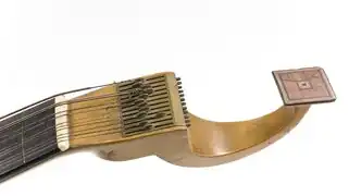 Komora kołkowa gitary portugalskiej﻿(inne języki)